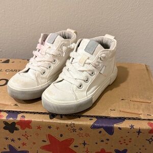Kids High-Top Sneakers in Off-White